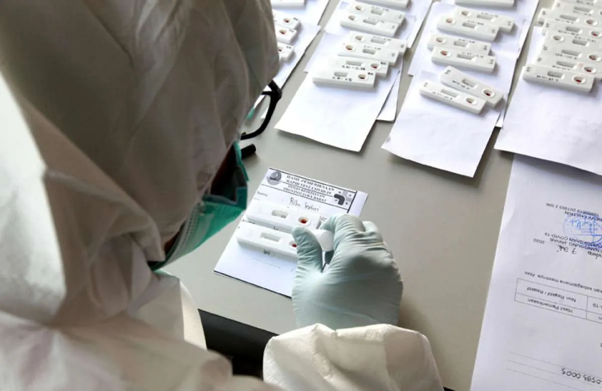 Hingga 16 Agustus, ada 77.090 kasus suspek virus corona di Indonesia