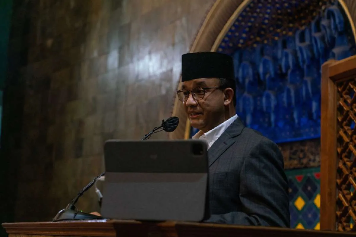Gubernur Anies Baswedan Serahkan Sapi 1,2 Ton ke Panitia Kurban di JIS