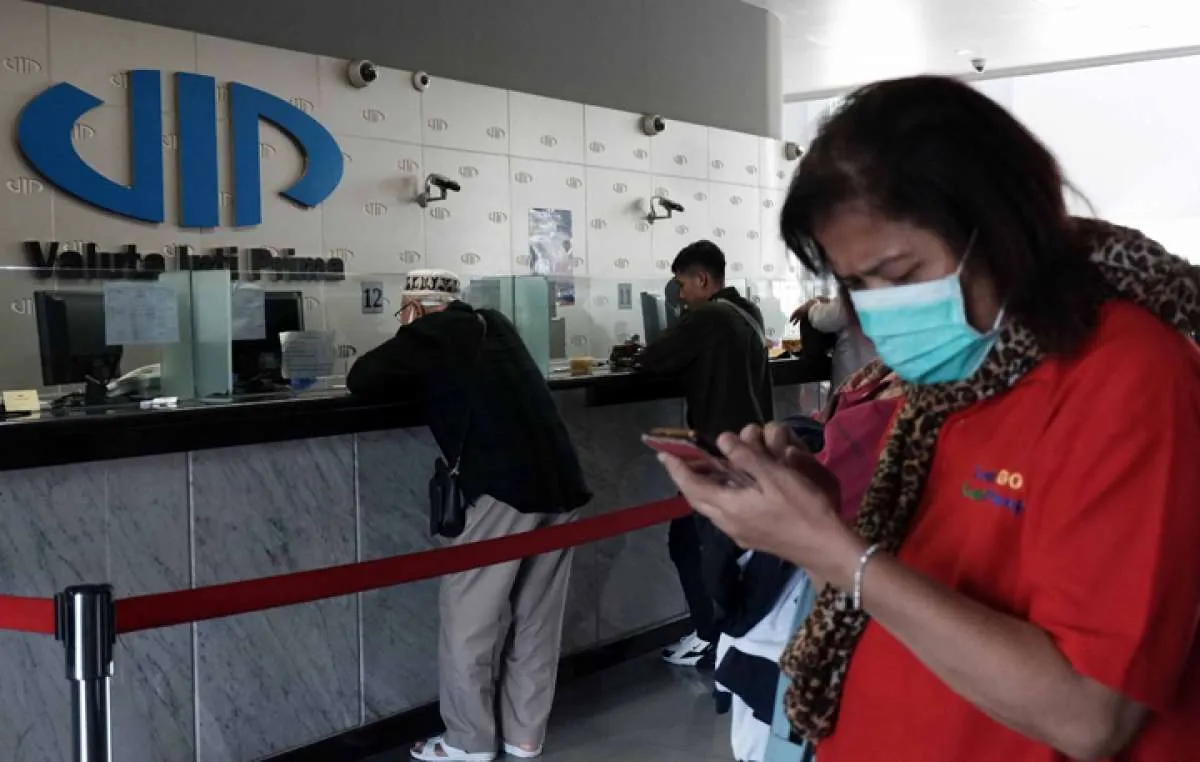 Berbalik arah, rupiah kembali melemah ke Rp 15.215 per dolar AS (pukul 09.15 WIB)