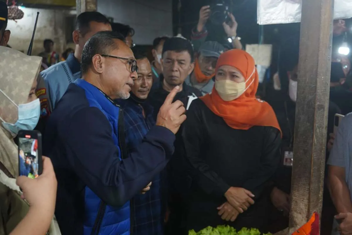 Di Pasar Malam Keputran, Mendag Zulhas : Ibu-ibu Bahagia Harga Bapok Turun