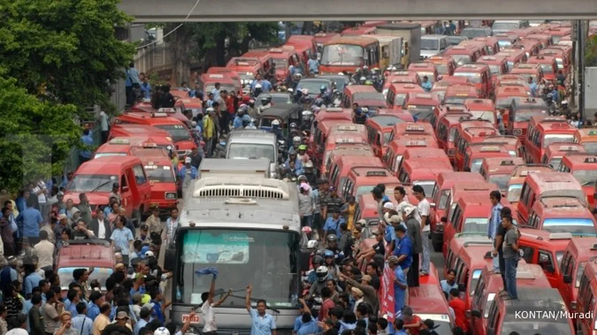 Harga BBM dikerek, tarif angkot naik 35%