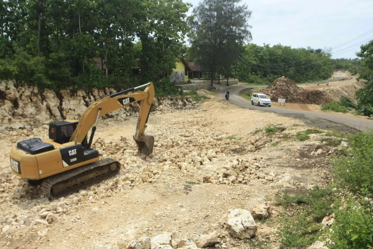 Kementerian PUPR terus percepat pembangunan jalan pantai selatan jawa 