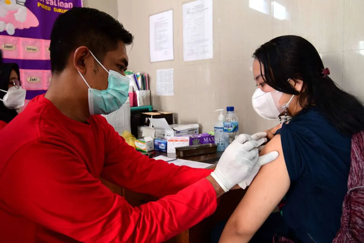 Kasus Covid-19 Baru Tembus 6.000-an, Kelompok Ini Dinilai Perlu Vaksin Dosis 4
