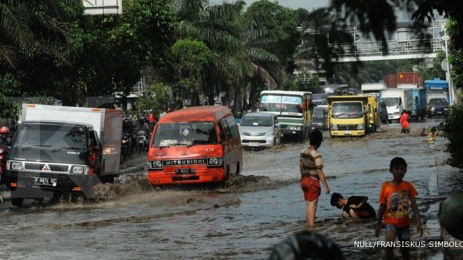 Cegah banjir, Jokowi sudah mulai mengeruk sampah
