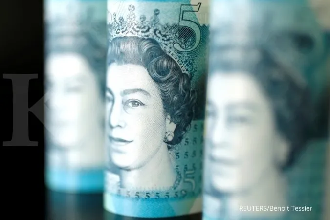 Pound falls as Britain's Queen Elizabeth gave the nod to suspend parliament