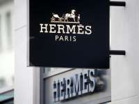 The Silky Way: Hermes Ajak Publik Jelajahi Dunia Scarf Sutra di Singapura