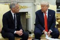 Trump dan Carney Akan Bertemu Bahas Tarif, Kata Pejabat Kanada