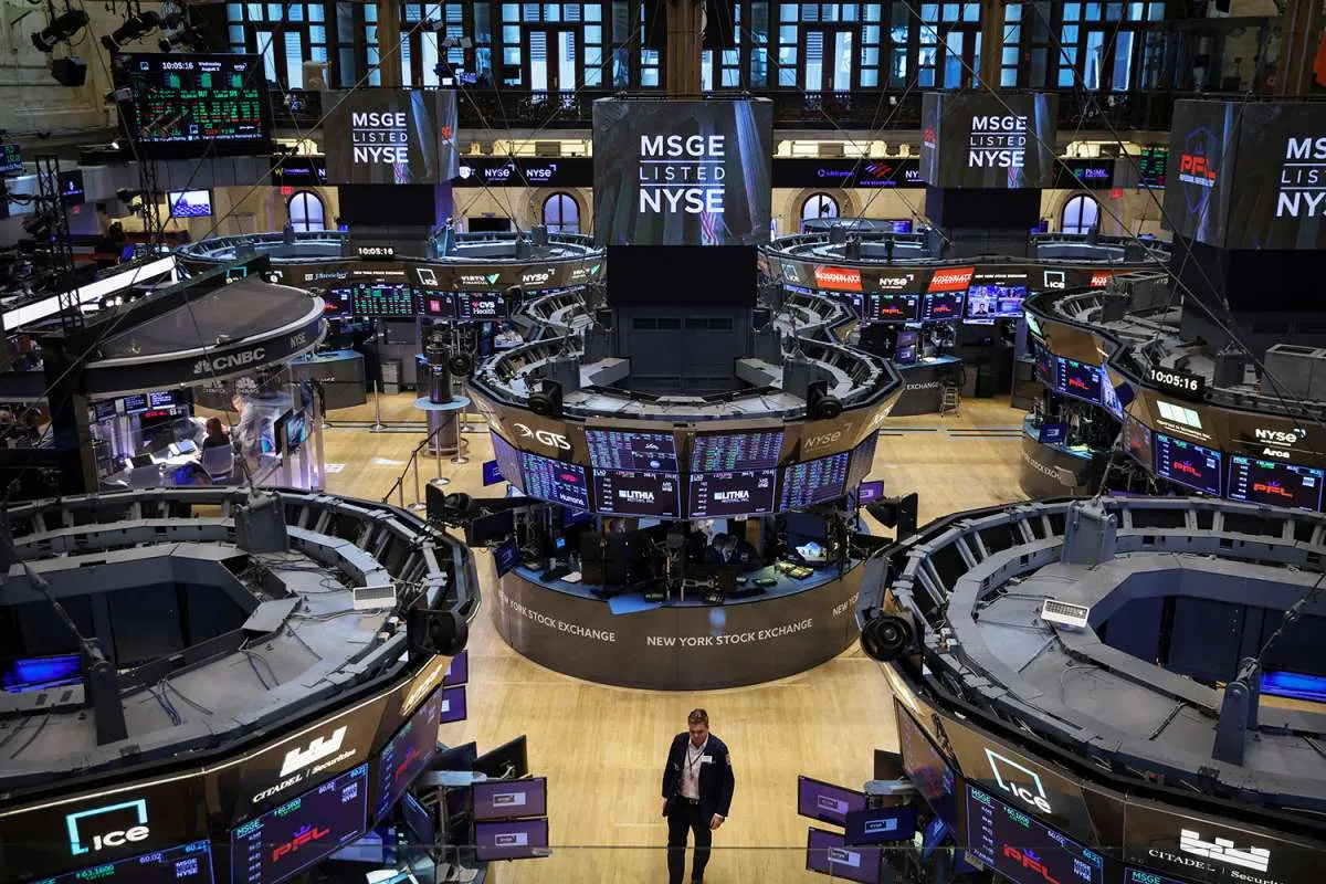 Wall Street Melemah, Dipicu Meningkatnya Kekhawatiran Perlambatan Ekonomi