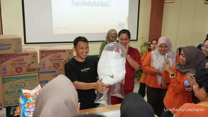 Tips Memakaikan Popok pada Lansia biar Tetap Nyaman, Simak Langkah dari Unicharm