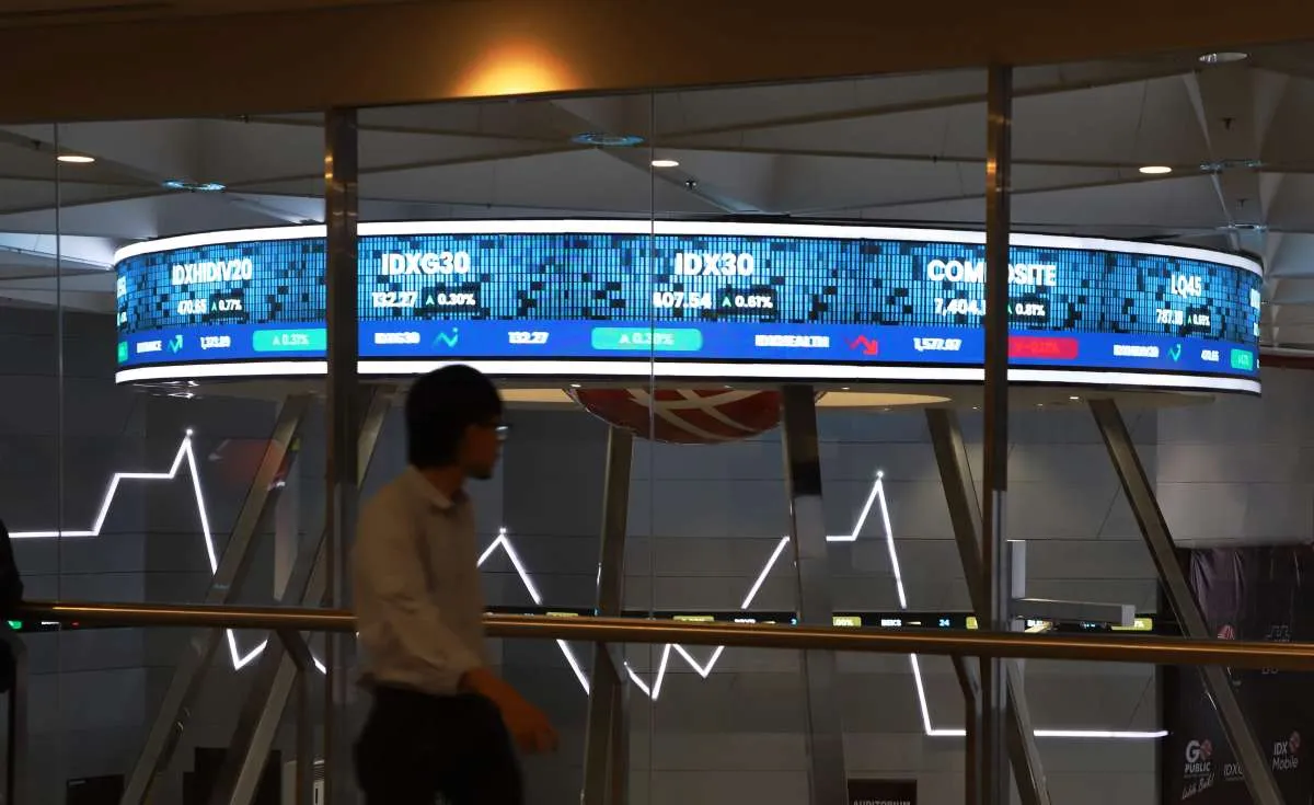 Saham BMRI Ditutup Menguat 1,07% Senin (11/8), Nilai Transaksi Capai Rp 496,50 Miliar