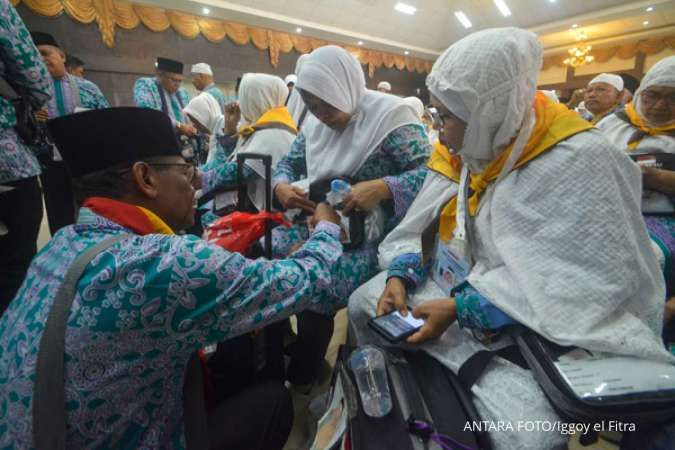 Jemaah Haji Kloter Pertama Embarkasi Jakarta Bertolak ke Arab Saudi