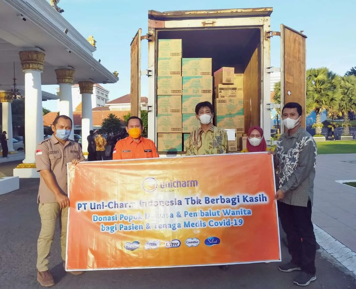 Uni-Charm Indonesia sumbang popok dewasa dan pembalut wanita untuk petugas medis