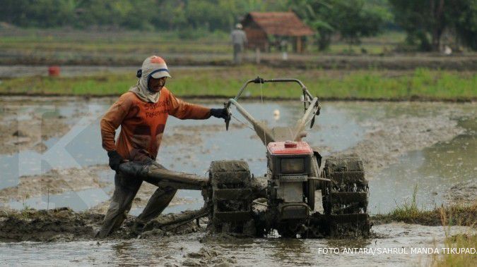 Pasar traktor masih berputar meski sulit modal