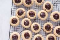 Resep Kue Lebaran Thumbprint Cookies Isi Cokelat Ovomaltine Khas Swedia