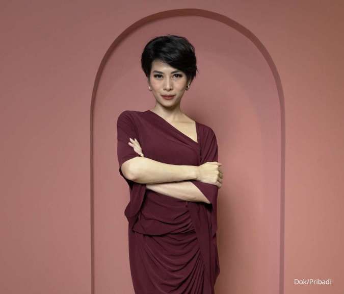 Presenter Anya Dwinov