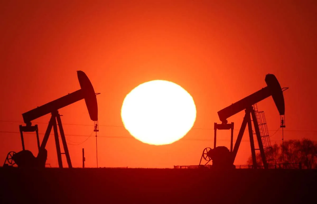 Pasokan Minyak Iran Masuk Pasar, Harga Brent dan WTI Bergerak Tipis Senin (23/3)