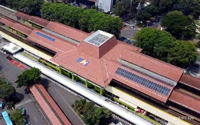 Transisi ke EBT, KAI Resmikan Pemasangan Solar Panel di Stasiun dan Perkantoran