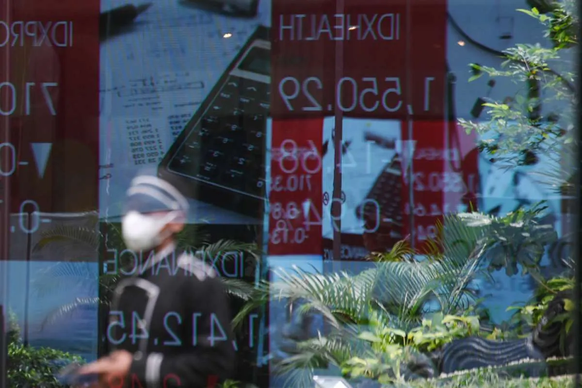 IHSG Berbalik Menguat 0,73% ke 6.702 Hingga Akhir Sesi I, Jumat (6/1)