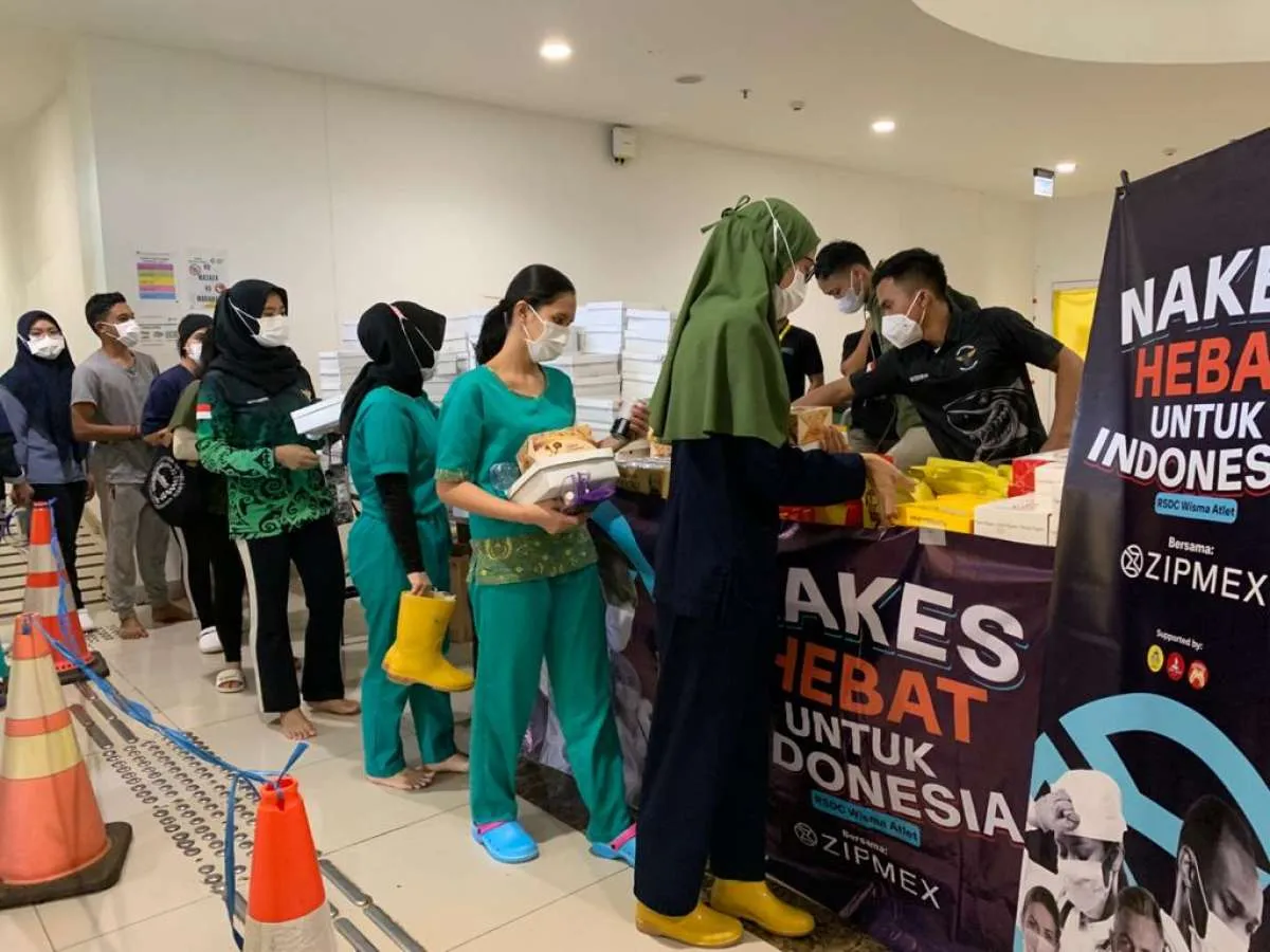 Apresiasi nakes, Zipmex Indonesia bagikan 3.000 makanan siap santap di Wisma Atlet