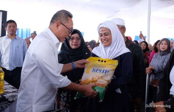 Mendag Zulkifli Hadiri Penyerahan Bantuan Pangan dan Gerakan Pangan Murah 