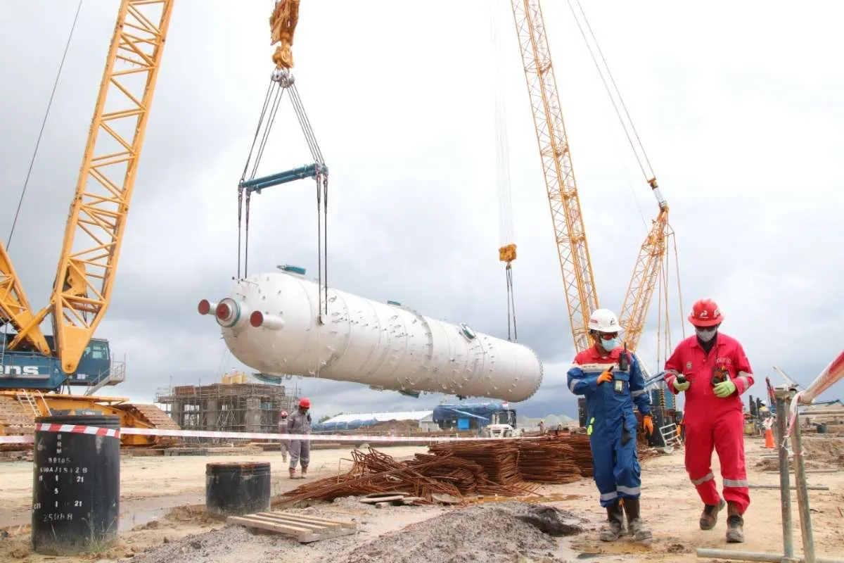Capai kemajuan, alat propylene splitter di proyek RDMP Balikpapan resmi dipasang