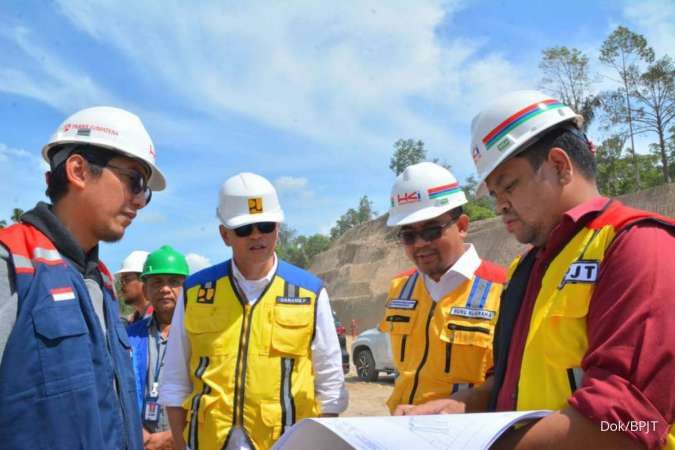 Kepala Badan Pengatur Jalan Tol (BPJT) Danang Parikesit kunjungi proyek ruas Tol Padang-Sicincin.