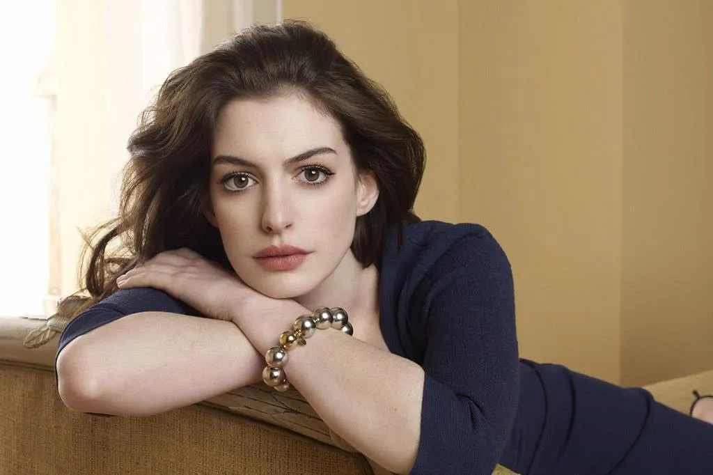 Anne Hathaway bahas pengalaman perankan catwoman di film Christopher Nolan 