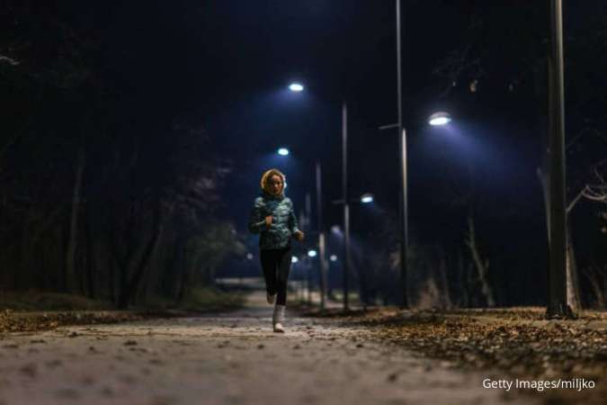 Menilik Kelebihan dan Kekurangan Lari pada Malam Hari