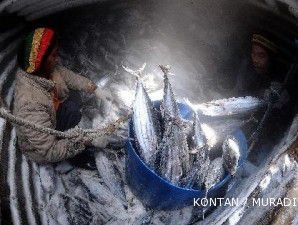 Industri pengalengan ikan sulit dapat ikan