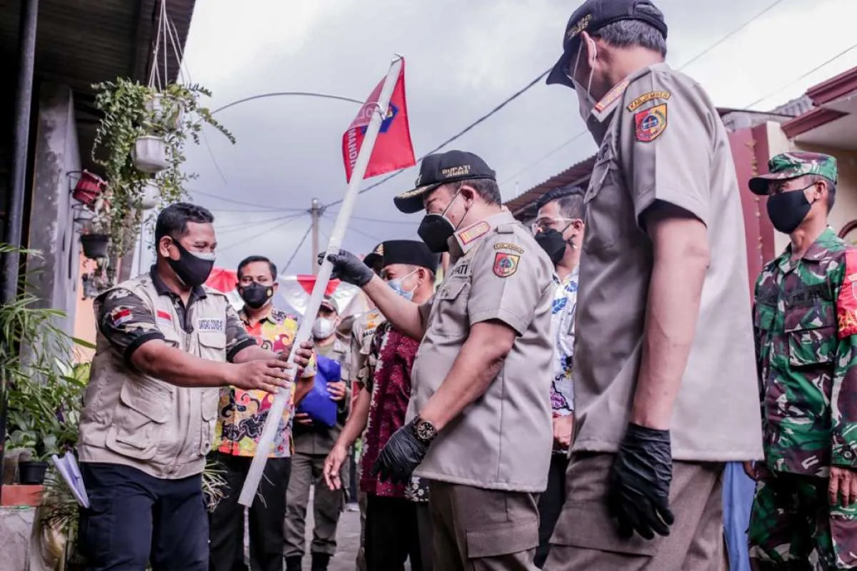Sambangi warga yang isolasi mandiri, ini kata Bupati Jember Hendy Siswanto
