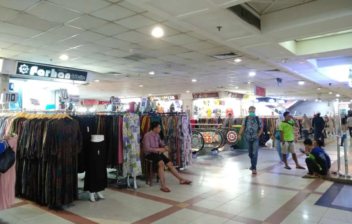 Gara-gara corona, omzet penjual di pasar Tanah Abang anjlok sampai 50%