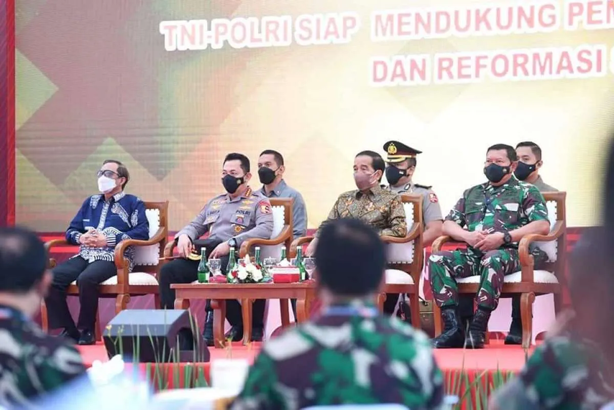 Jokowi minta TNI-Polri ikut Waspadai Tantangan Global