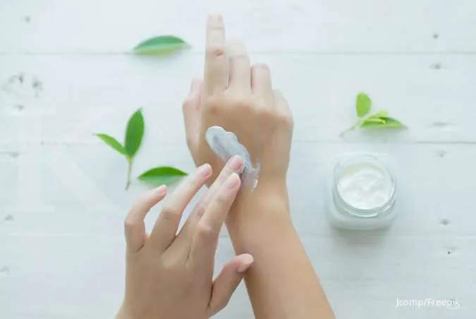 5 Rekomendasi Moisturizer dengan Ceramide, Kulit Lebih Sehat & Mencegah Penuaan