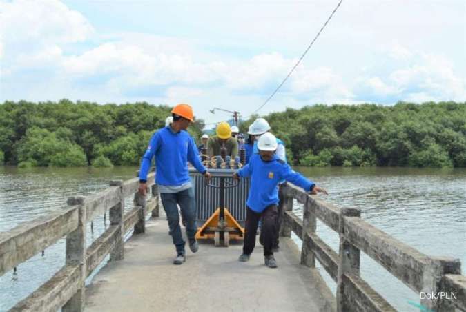 Dukung Produktivitas Nelayan, PLN Operasikan Gardu Distribusi Pertama Pulau Pasaran