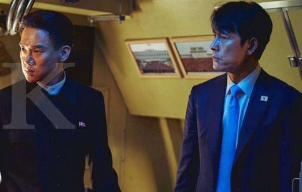 Jadi pemimpin Korea di Steel Rain 2, Yoo Yeon Seok & Jung Woo Sung saling puji