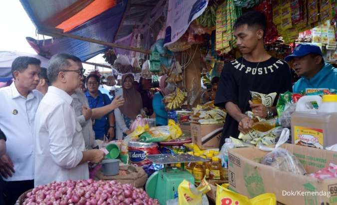 Pantau Pasar Mardika di Kota Ambon Jelang Idul Adha, Mendag: Stok Bapok Melimpah