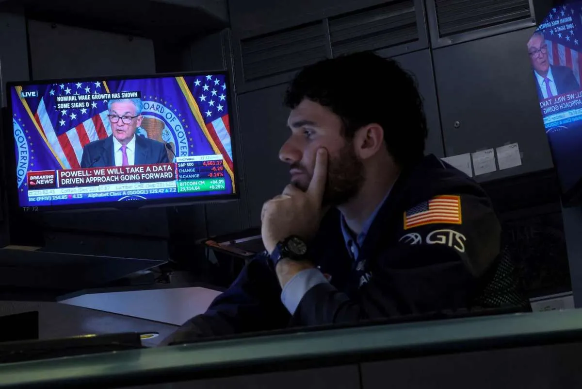 Wall Street Turun, Investor Menanti Pidato Testimoni Powell