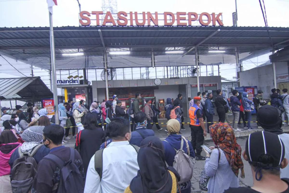 KRL Commuter Line tetap beroperasi di hari pertama PSBB Bodebek