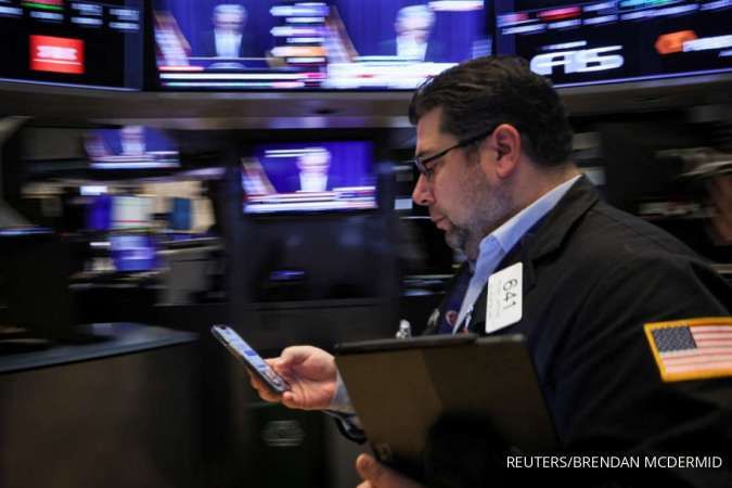 Wall Street Turun karena Keputusan Suku Bunga The Fed Kian Dekat