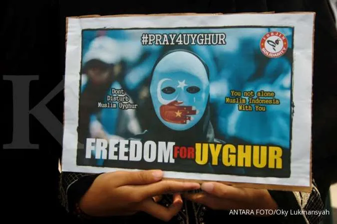 Trump signs bill pressuring China over Uighur Muslim crackdown 