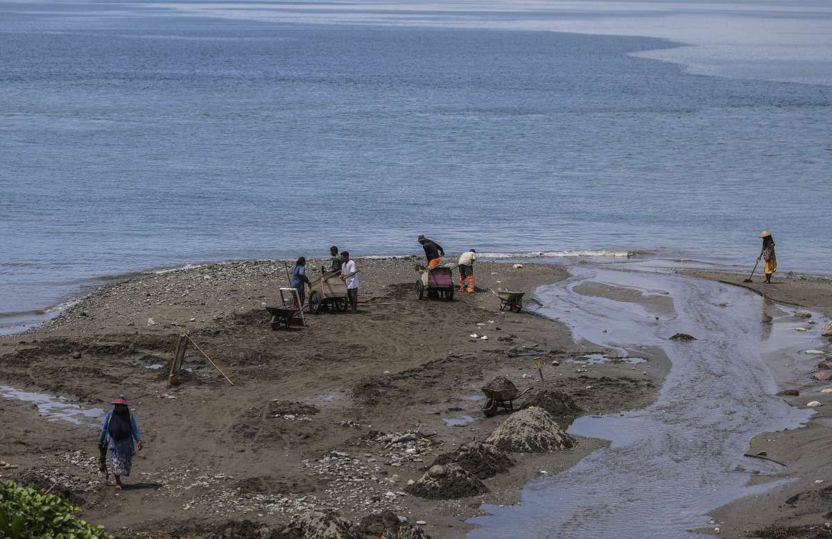 Izin Tambang Pasir  Ditarik Kembali ke Pusat