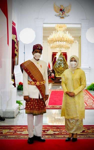 Pimpin upacara HUT Kemerdekaan RI, Jokowi dan Ma'ruf Amin kenakan pakaian adat