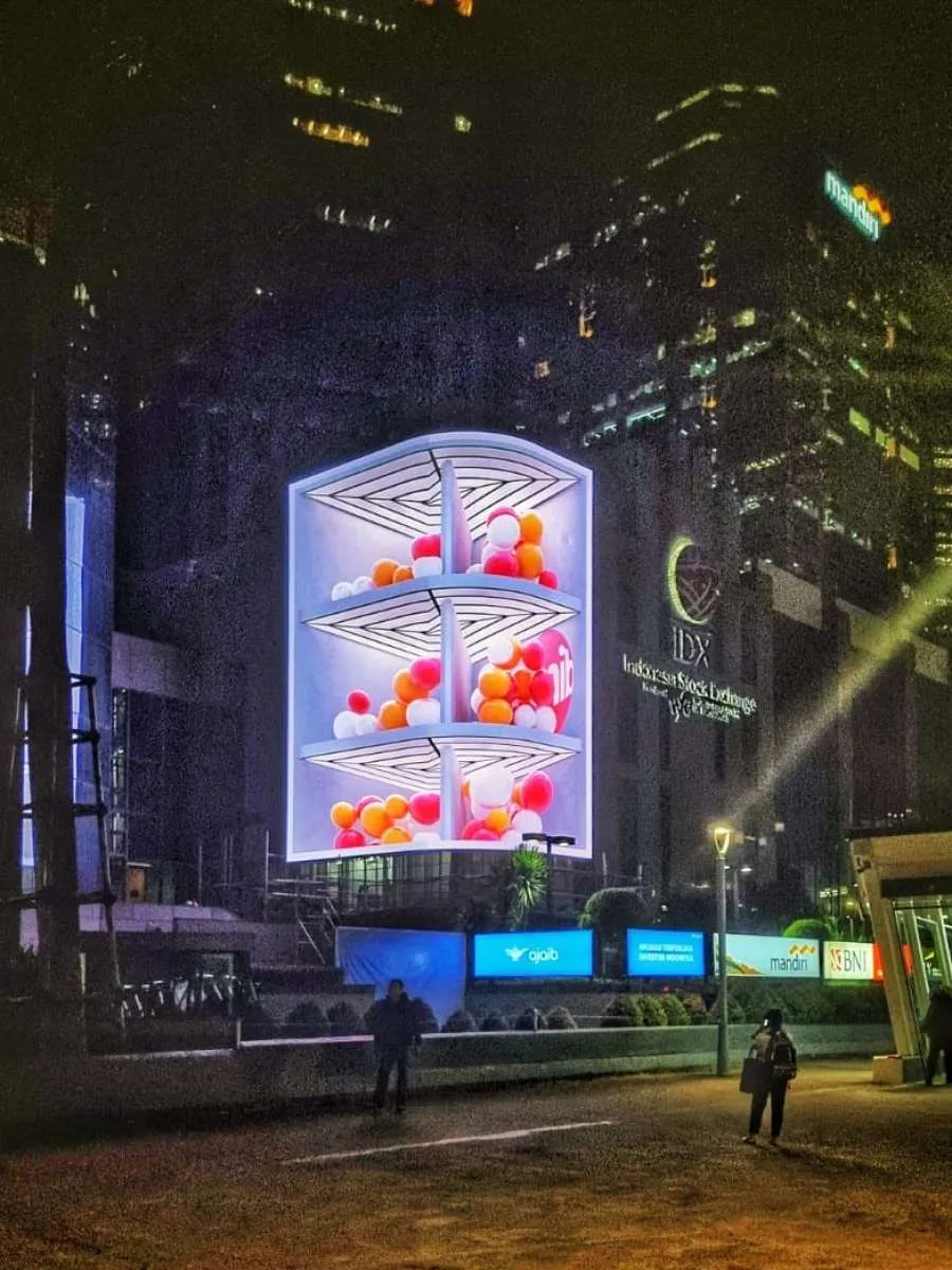 Wajah Baru Teknologi Periklanan : Curve LED Screen di Jakarta Tampil Live Streaming