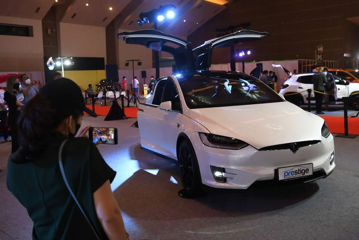 Cek harga mobil Tesla di Indonesia, banyak pilihan mobil listrik terbaru