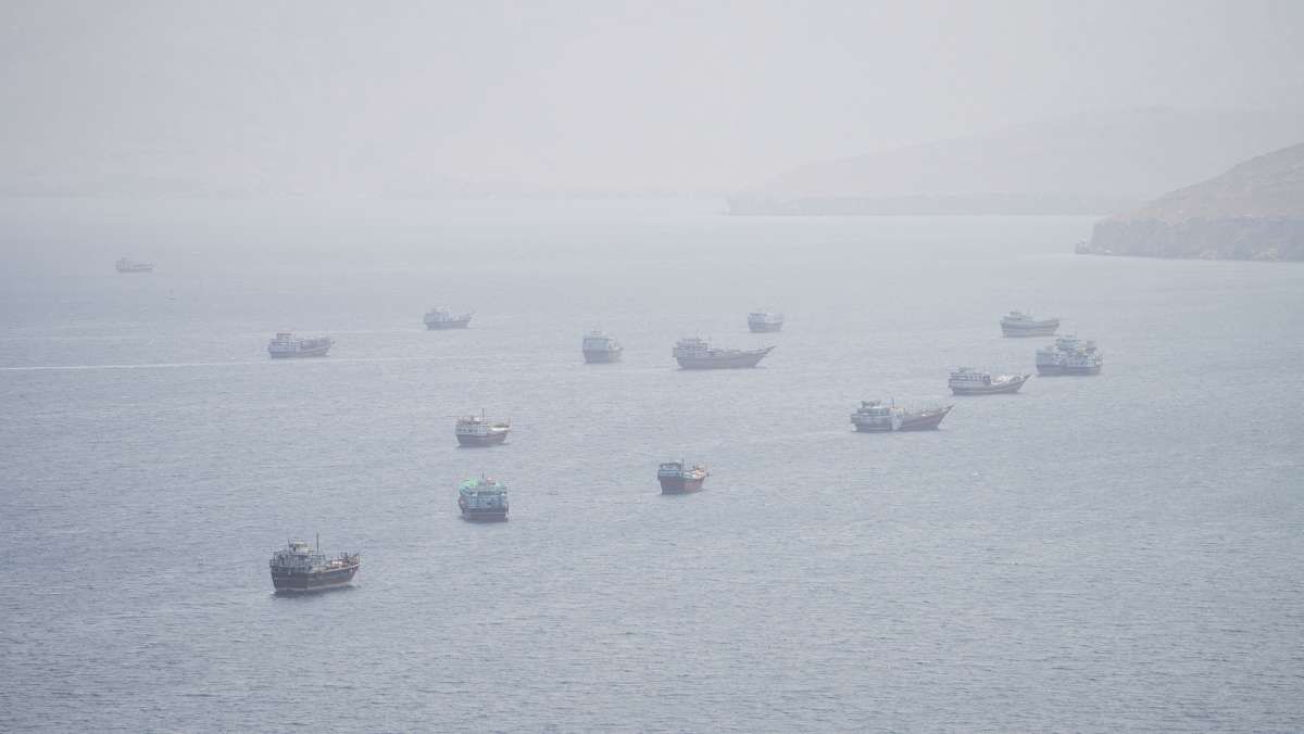 Kapal Kena Proyektil di Selat Hormuz, Risiko Krisis Energi Makin Membesar