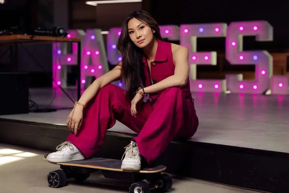 Triliuner Termuda Lucy Guo Anggap Bekerja 12 Jam Sehari Termasuk Work-Life Balance