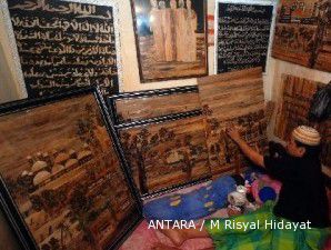 Mengubah pelepah pisang jadi kaligrafi