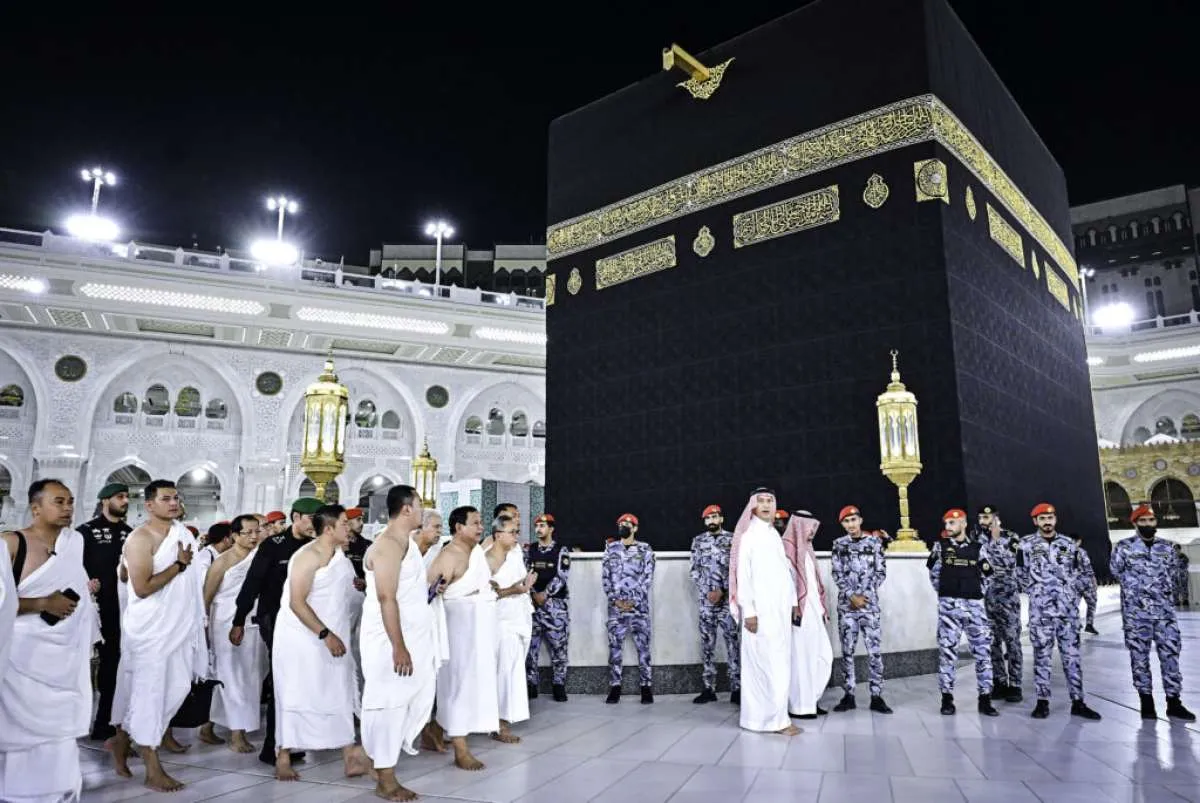 Prabowo Lakukan Umrah di Tanah Suci, Cium Hajar Aswad hingga Masuki Ka'bah