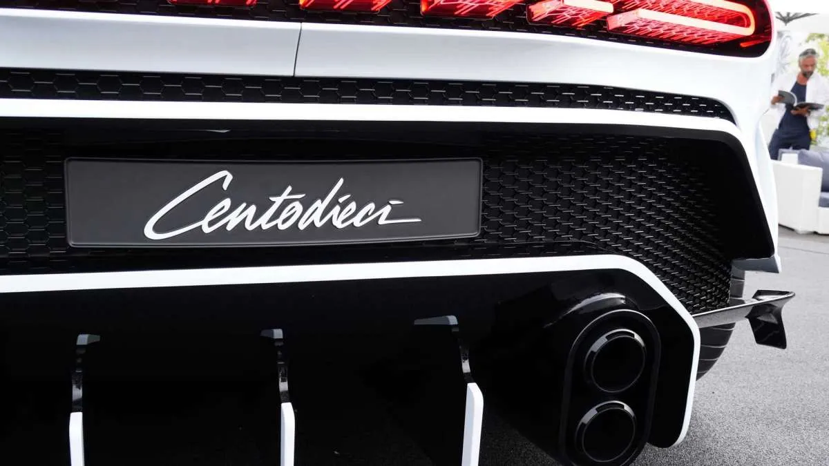 Super....Cristiano Ronaldo boyong hypercar termahal dari Bugatti, ini harganya