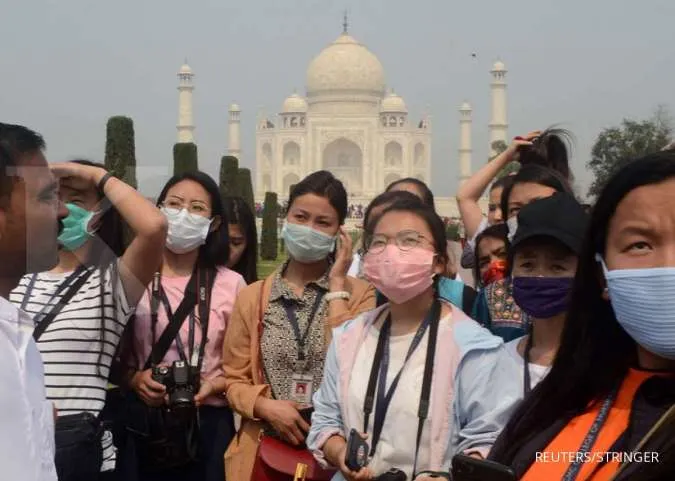 India's Taj Mahal gets first visitors even as coronavirus infections climb